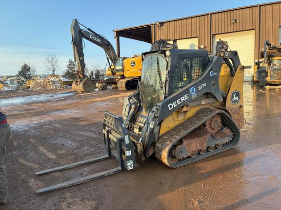 Photo of a 2023 John Deere 317G