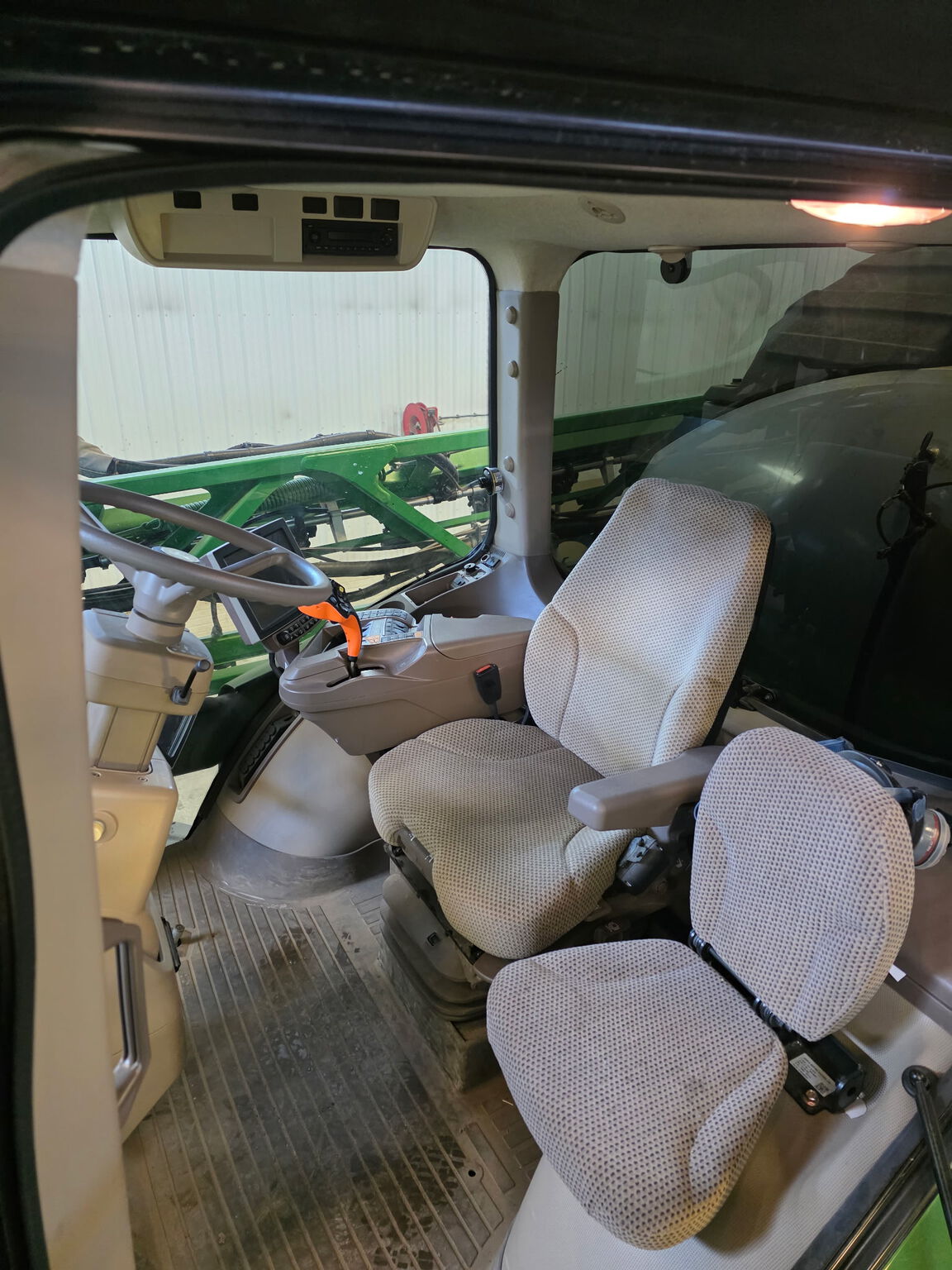 2020 John Deere R4044 Image 2