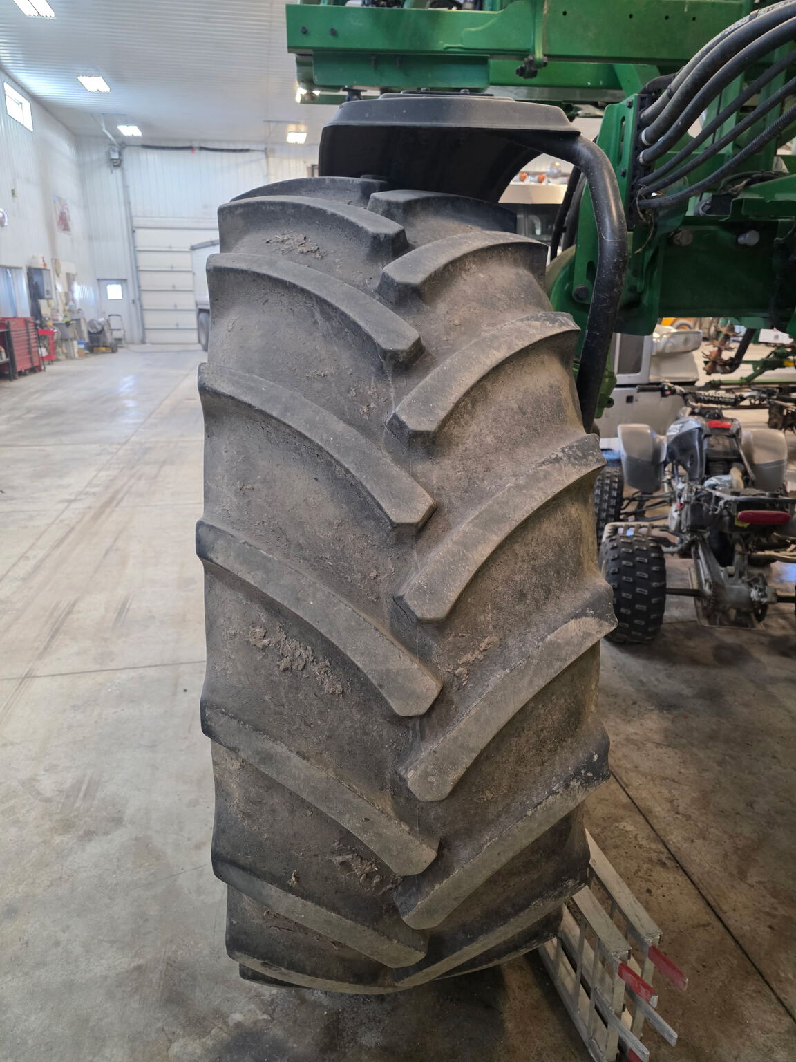 2020 John Deere R4044 Image 4