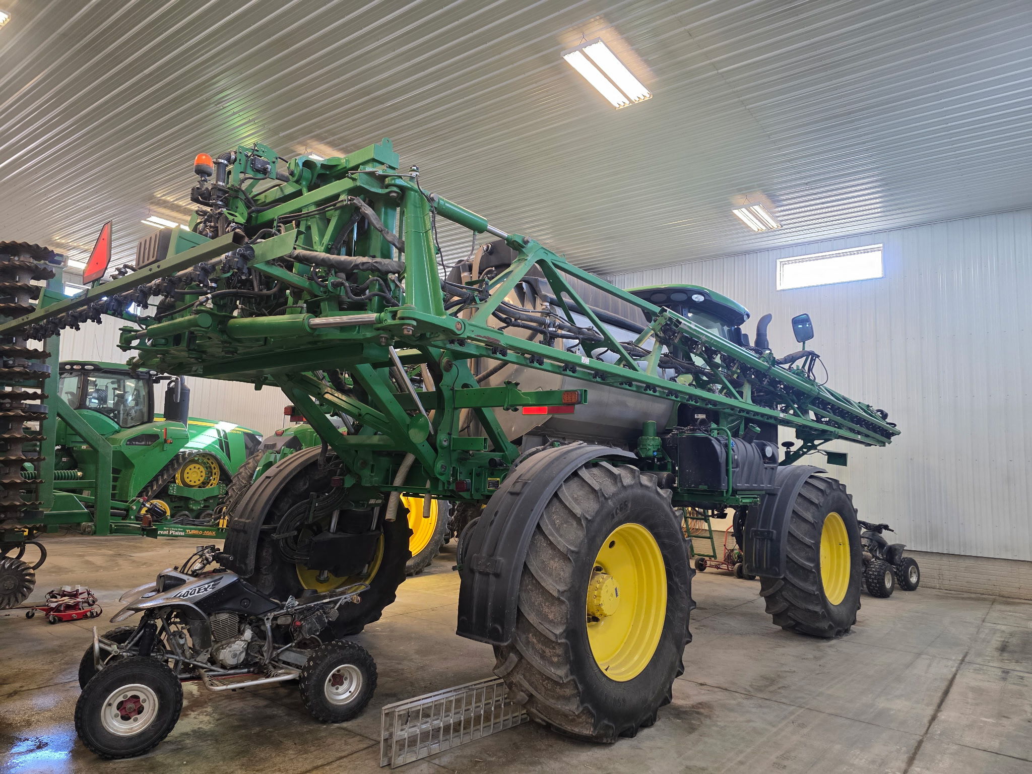 2020 John Deere R4044 Image 6