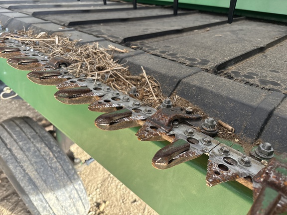 Used 2021 John Deere RD35F Combine Platforms at Koenig Equipment in Urbana, OH - Photo4