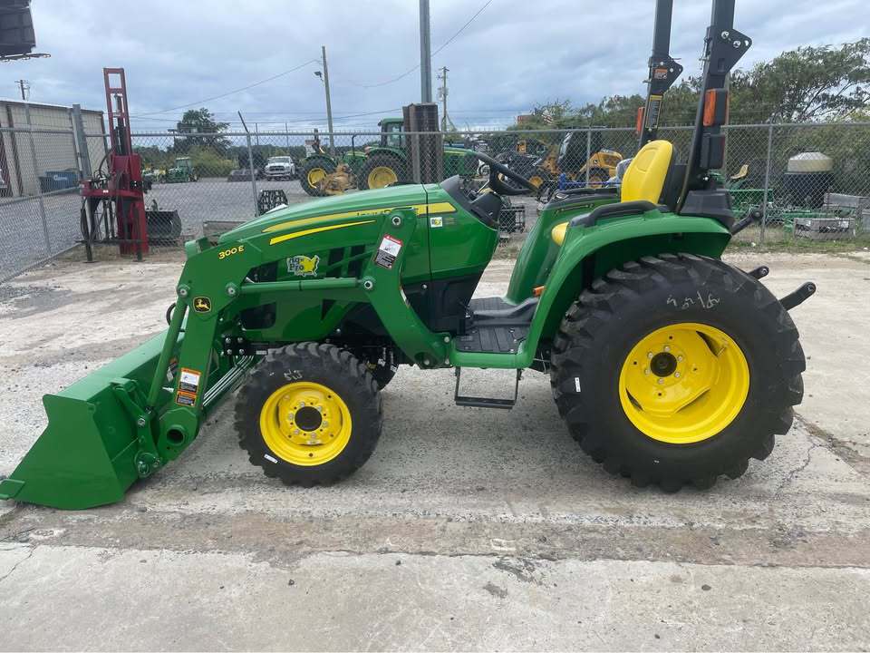 2025 John Deere 3038E Image 4