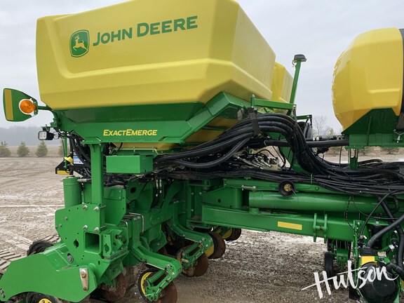 Photo of 2023 John Deere 1775NT