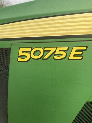2015 John Deere 5075E Photo 1