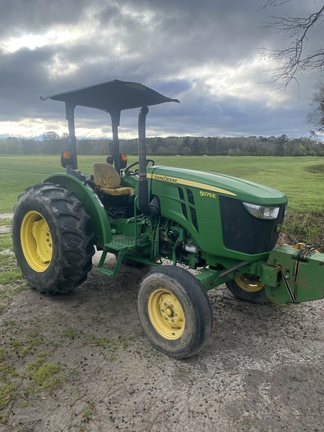 2015 John Deere 5075E Photo 2
