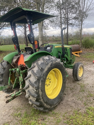 2015 John Deere 5075E Photo 3