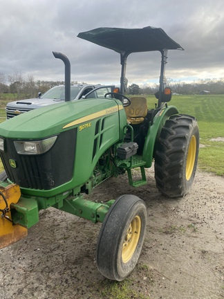 2015 John Deere 5075E Photo 6