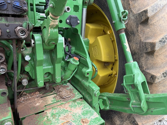 Photo of 2016 John Deere 8320R