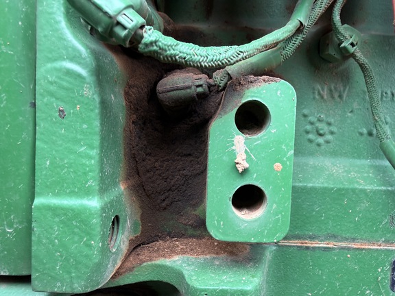 Photo of 2016 John Deere 8320R