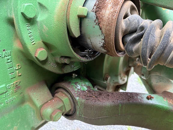 Photo of 2016 John Deere 8320R