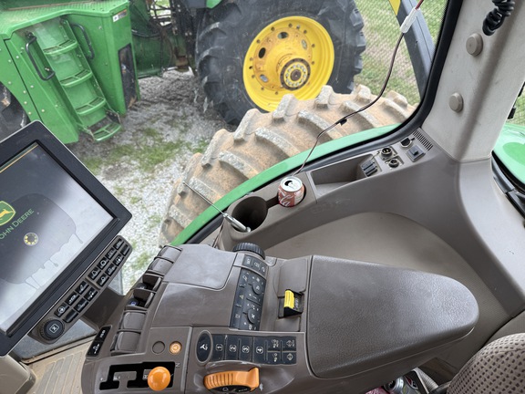 Photo of 2016 John Deere 8320R