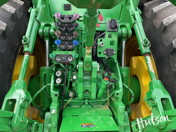 Photo of 2016 John Deere 8320R