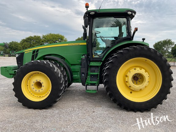 Photo of 2016 John Deere 8320R