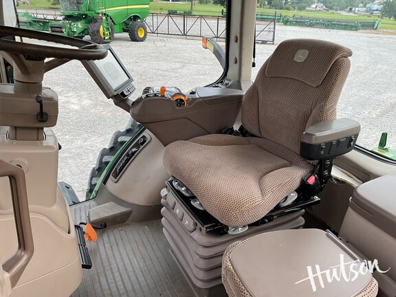 Photo of 2016 John Deere 8320R