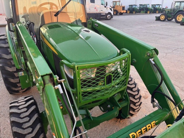 2015 John Deere 4052R Image 8
