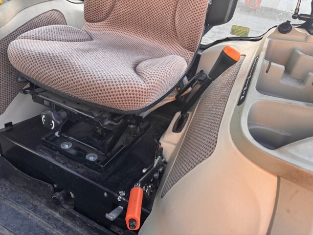 2015 John Deere 4052R Image 13