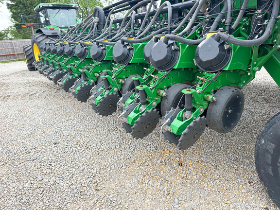 2010 John-Deere DB60