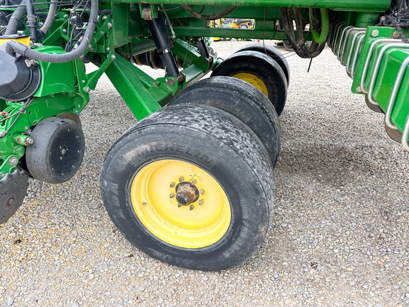 2010 John-Deere DB60