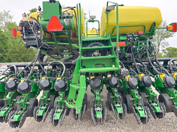 2010 John-Deere DB60