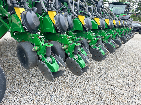 2010 John-Deere DB60