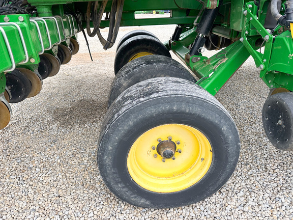 2010 John-Deere DB60