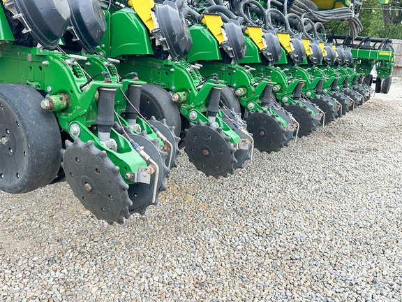 2010 John-Deere DB60