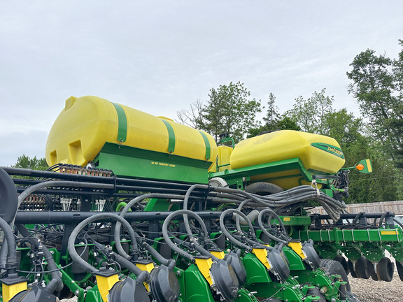 2010 John-Deere DB60