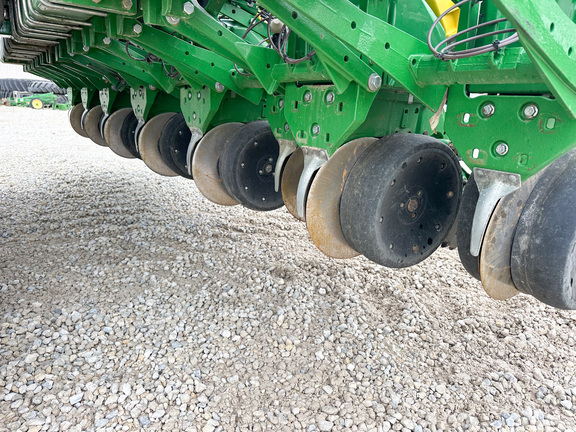 2010 John-Deere DB60