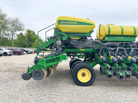 2010 John-Deere DB60