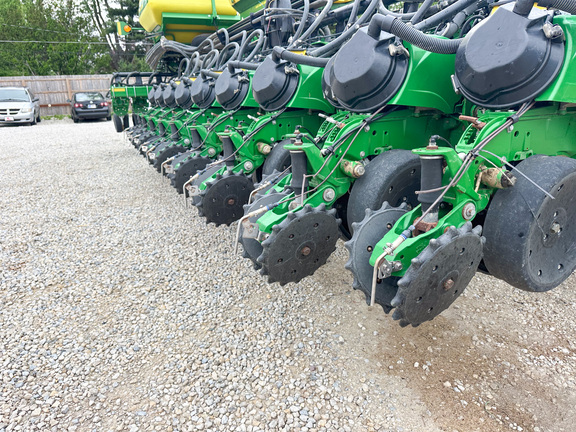 2010 John-Deere DB60
