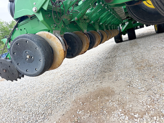 2010 John-Deere DB60