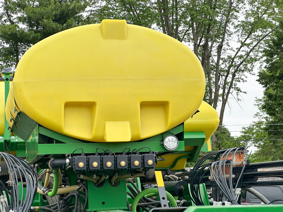 2010 John-Deere DB60