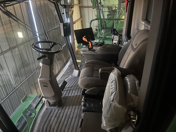 Photo of 2025 John Deere S7 800