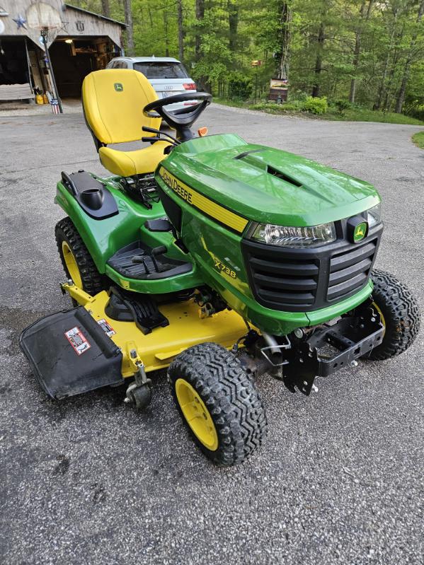2020 John Deere X738