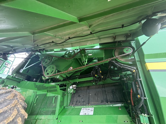 Used 2014 John Deere S680 Combines at Horizon Ag & Turf in Wetaskiwin, AB - Photo11