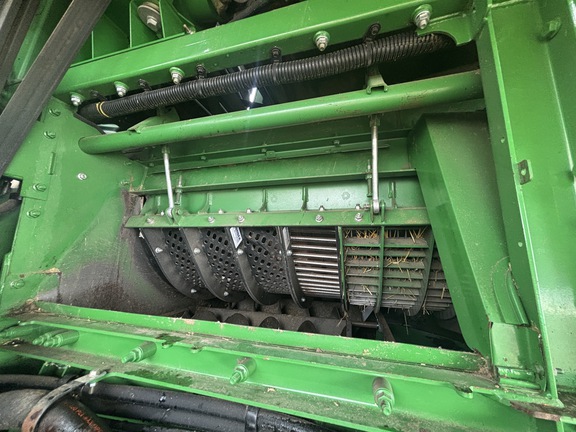 Used 2014 John Deere S680 Combines at Horizon Ag & Turf in Wetaskiwin, AB - Photo12