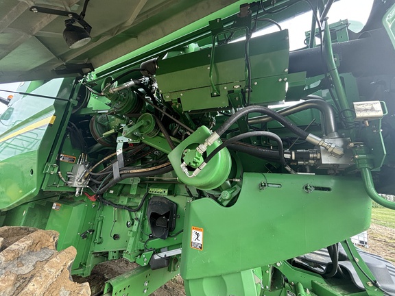 Used 2014 John Deere S680 Combines at Horizon Ag & Turf in Wetaskiwin, AB - Photo18