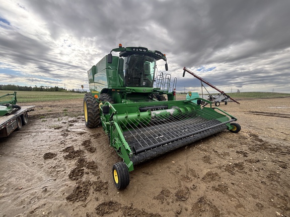 Used 2014 John Deere S680 Combines at Horizon Ag & Turf in Wetaskiwin, AB - Photo7
