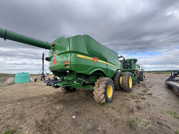 Used 2014 John Deere S680 Combines at Horizon Ag & Turf in Wetaskiwin, AB - Photo6
