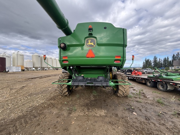 Used 2014 John Deere S680 Combines at Horizon Ag & Turf in Wetaskiwin, AB - Photo5