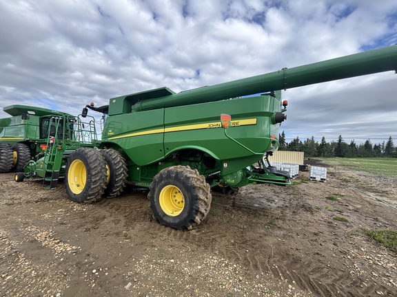 Used 2014 John Deere S680 Combines at Horizon Ag & Turf in Wetaskiwin, AB - Photo3