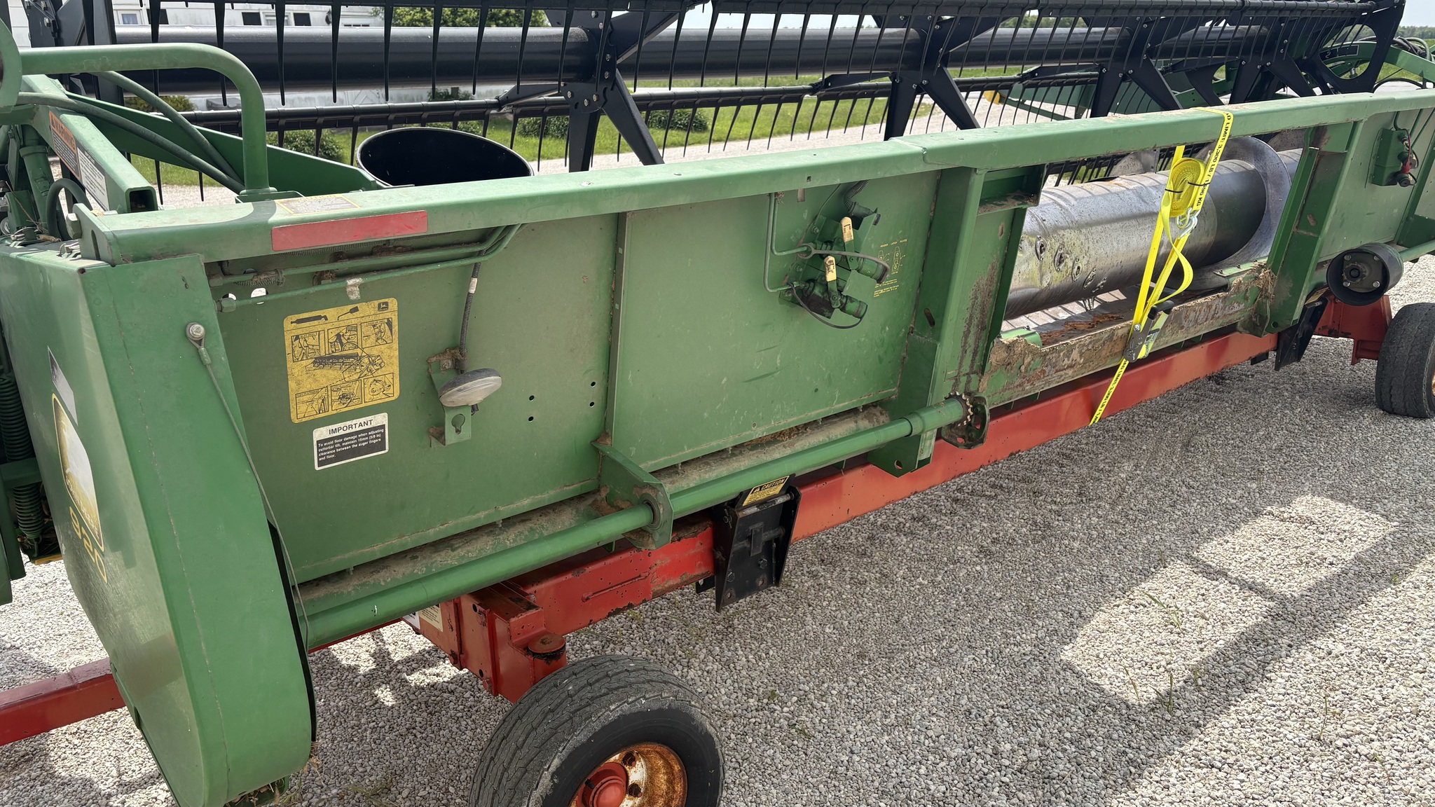 1998 John Deere 920 Image 5