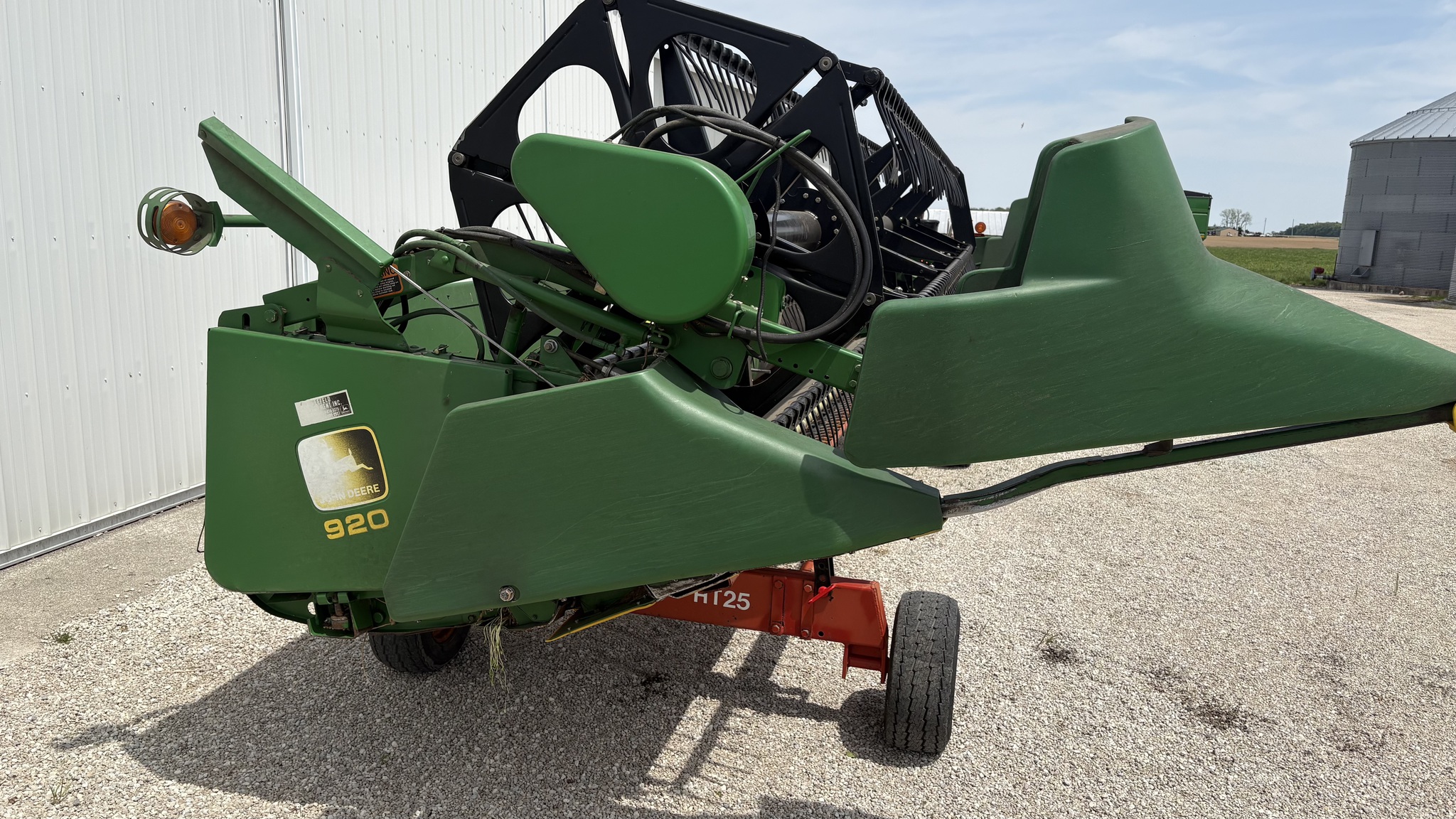 1998 John Deere 920 Image 1