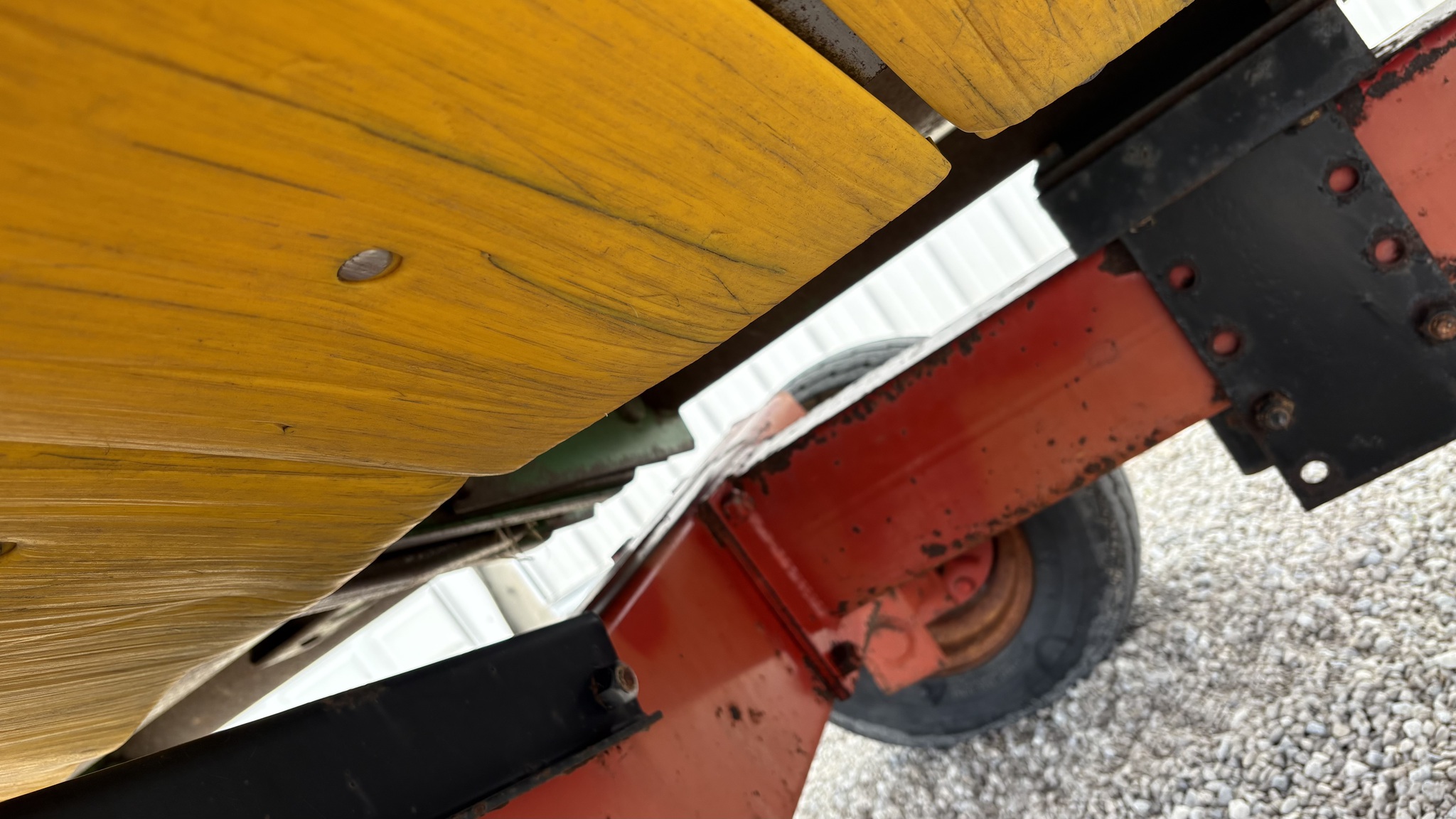 1998 John Deere 920 Image 17