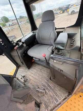 2017 John Deere 700K