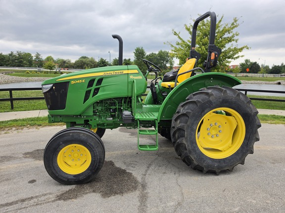 2022 John-Deere 5045E