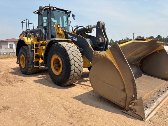2020 John Deere 824L
