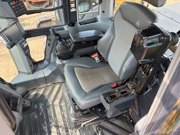 2020 John Deere 824L