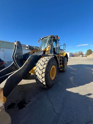 Photo of 2021 John Deere 744L