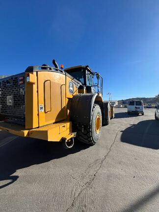 2021 John Deere 744L